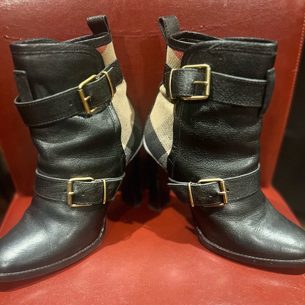 Burberry Black Leather Heeled Booties with Buckles
